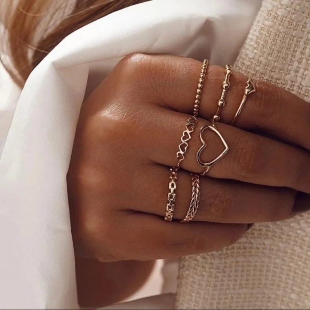 3/$30 💛 Dainty Ring Set - Picture 1 of 3